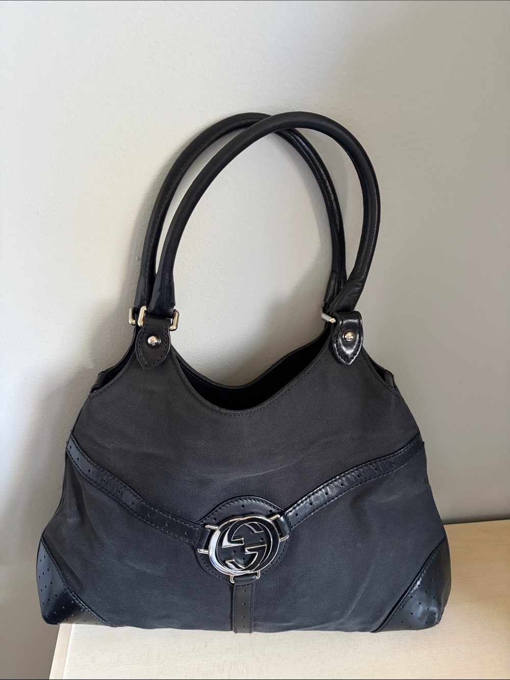 Classic Black Women’s Shoulder Bag - Sleek Everyday Tote